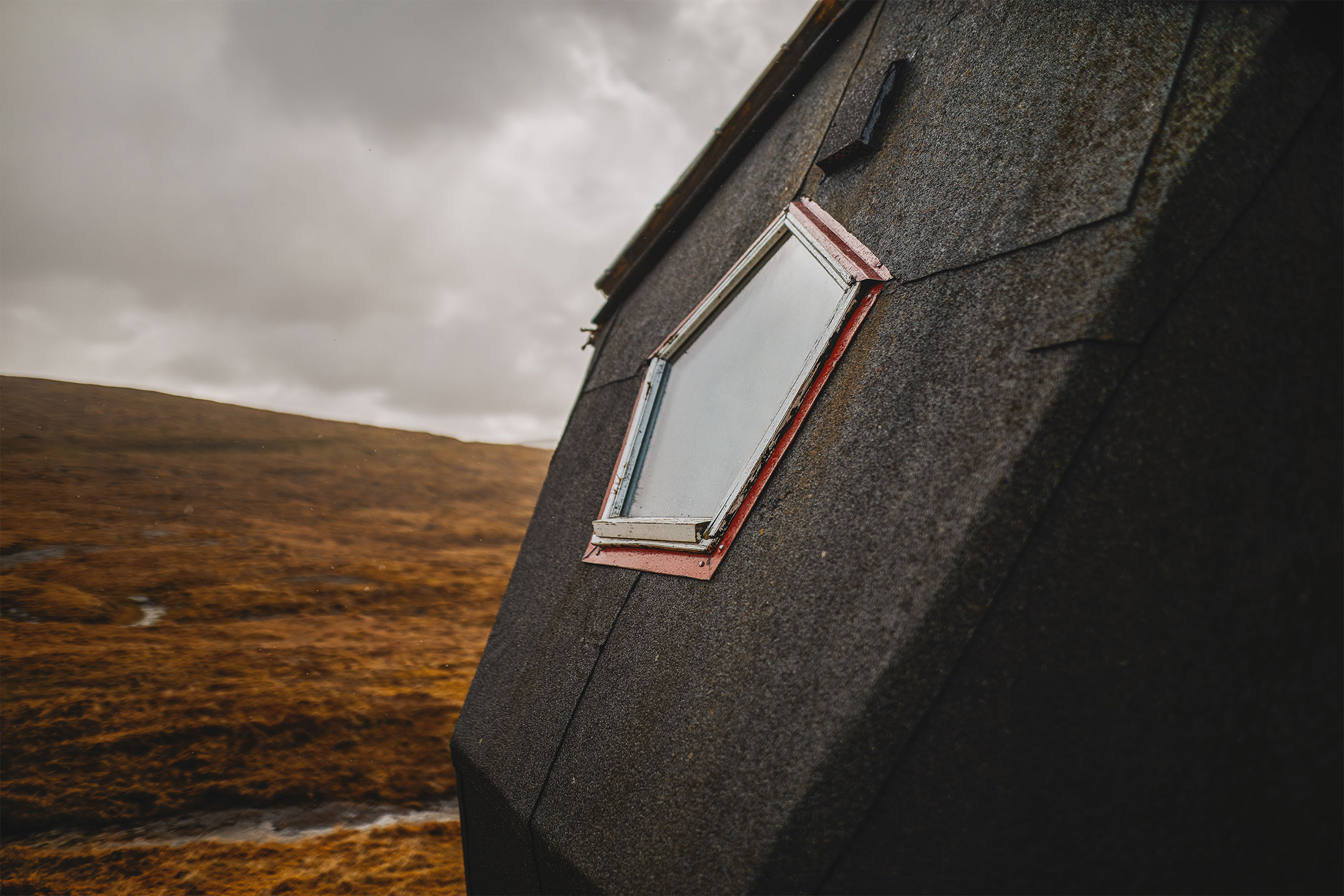 Easydomes at the Faroer Islands by Ole Vanggaard and Kári Thomsen