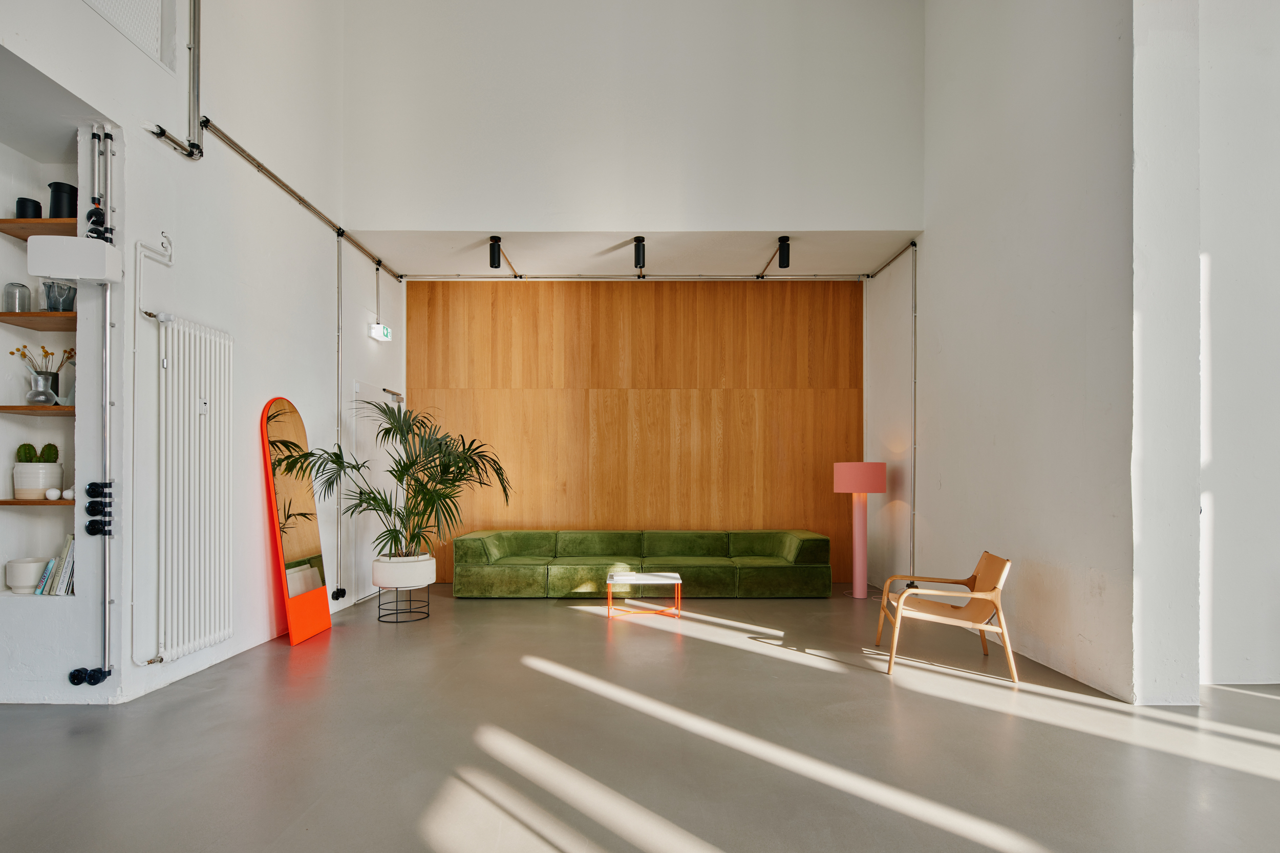 Bolia Soul Armchair, Objekte unserer Tage Spiegel, COR Trio, Victor Foxtrott