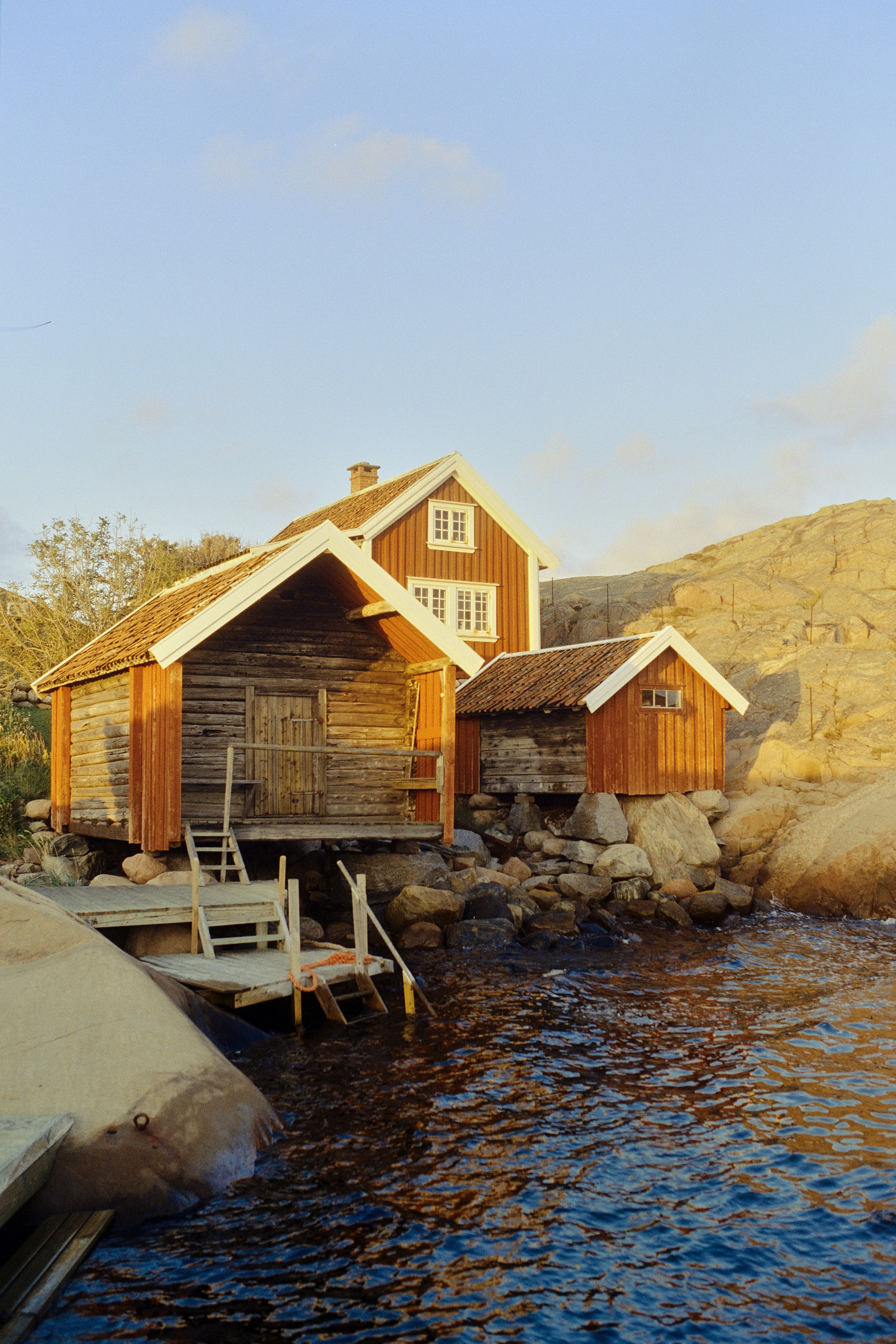 Fischerhaus auf Tjörn, fotografiert von David Altrath in authentischer Reisefotografie.
