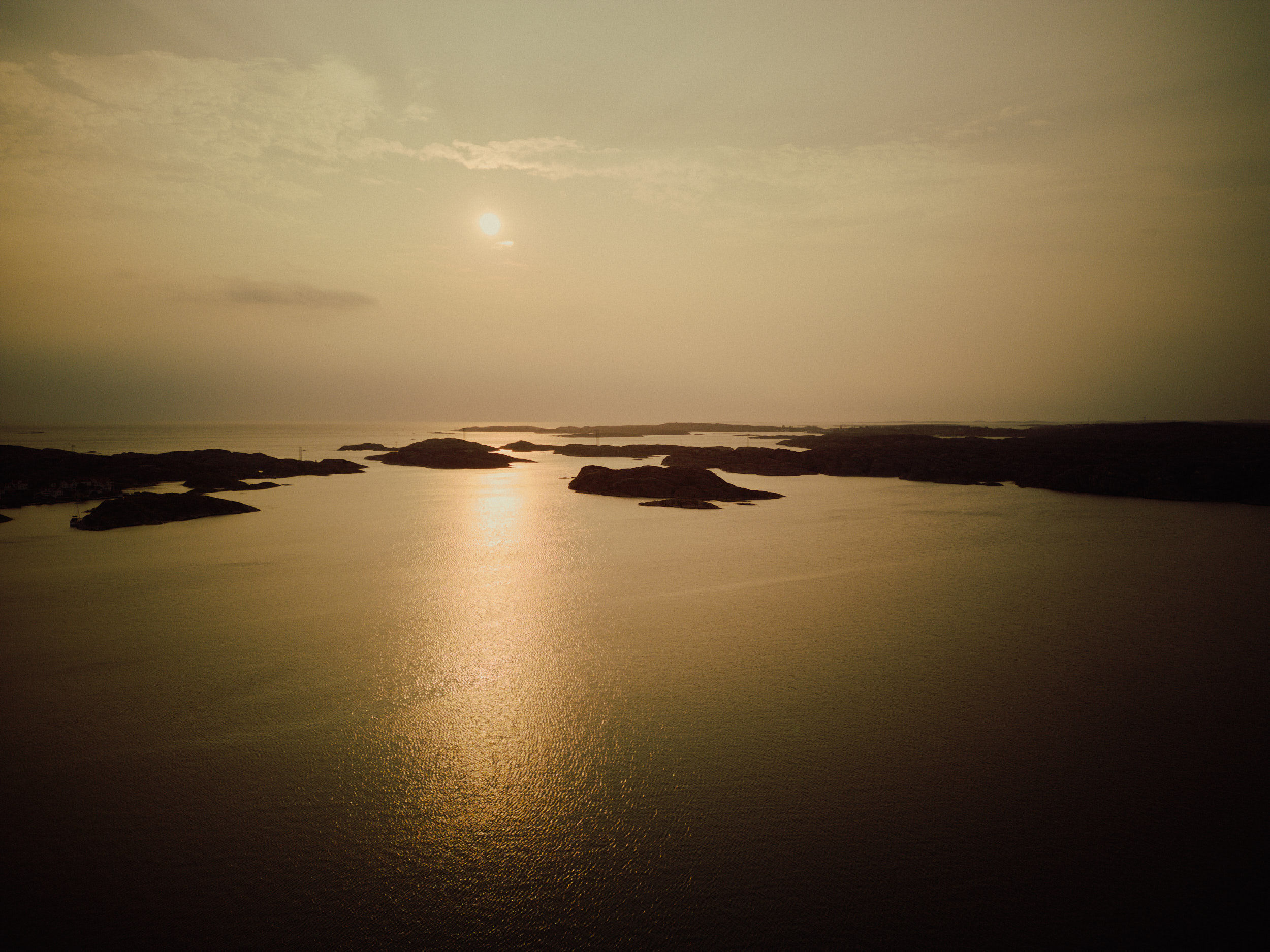 Sonnenuntergang hinter Schäreninseln nahe Tjörn: Reisefotografie von David Altrath