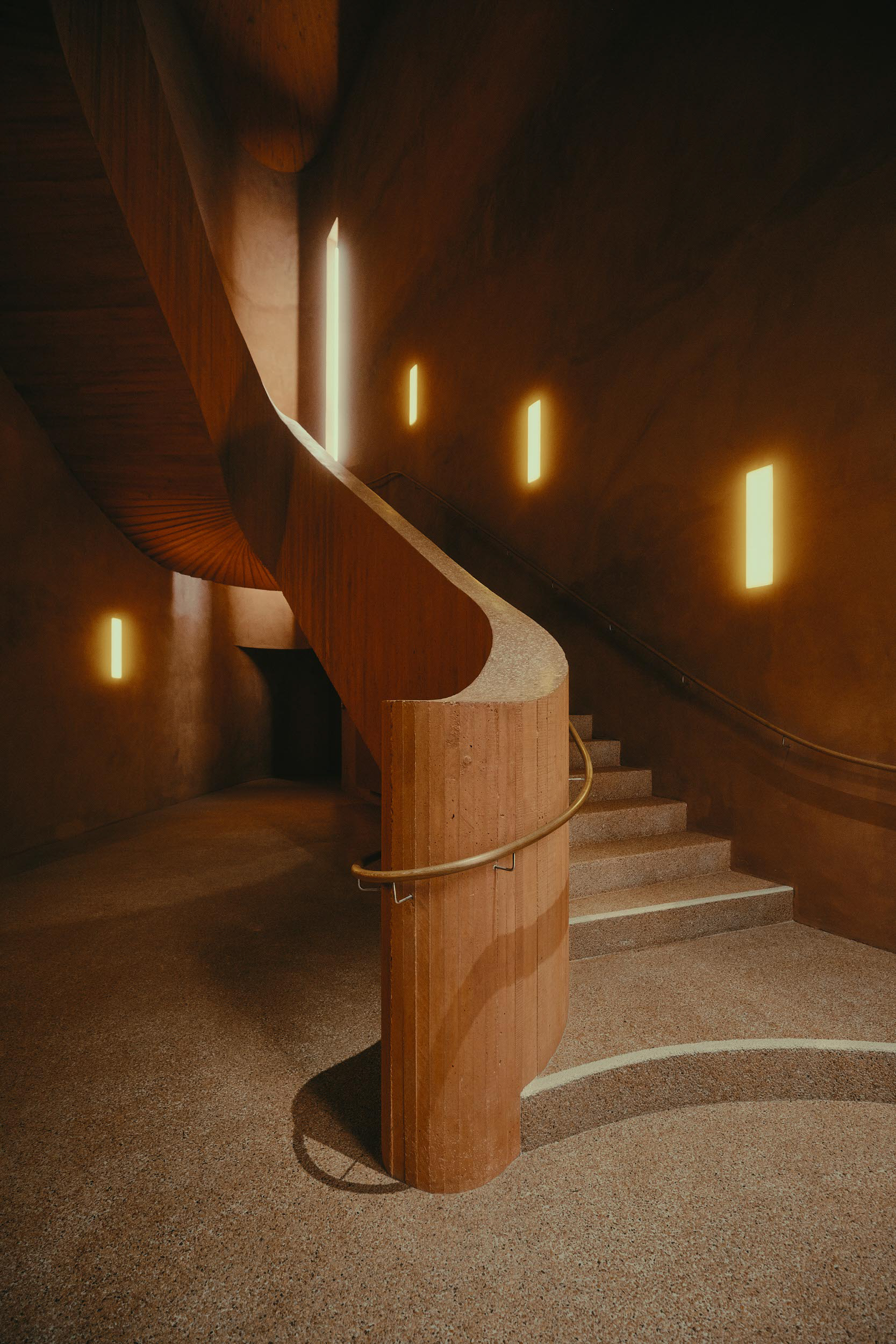Terrazzo-Stufen im Museum Küppersmühle, meisterhaft fotografiert von David Altrath.