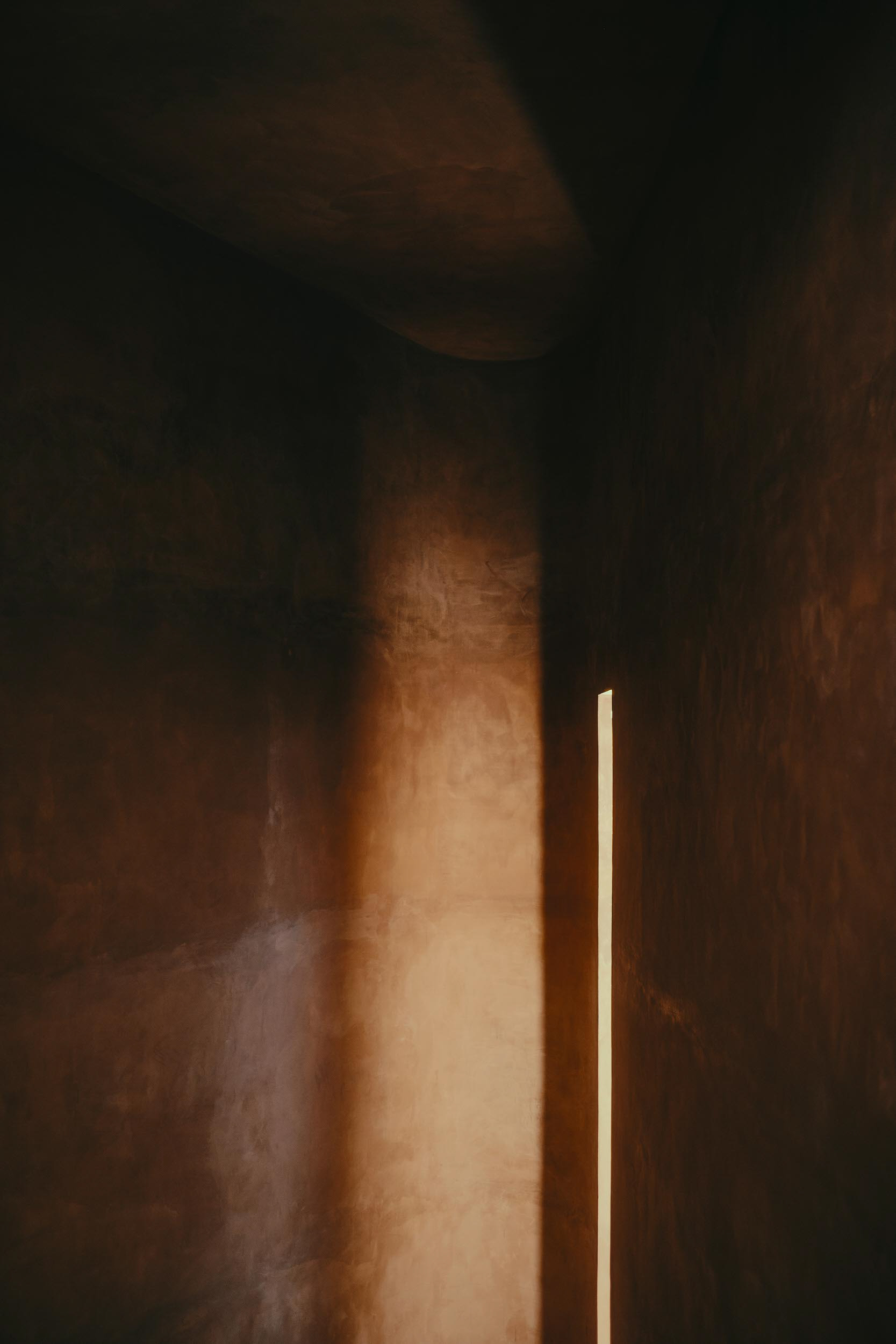 Materialharmonie im Fokus: Architekturfotografie von David Altrath im Museum Küppersmühle