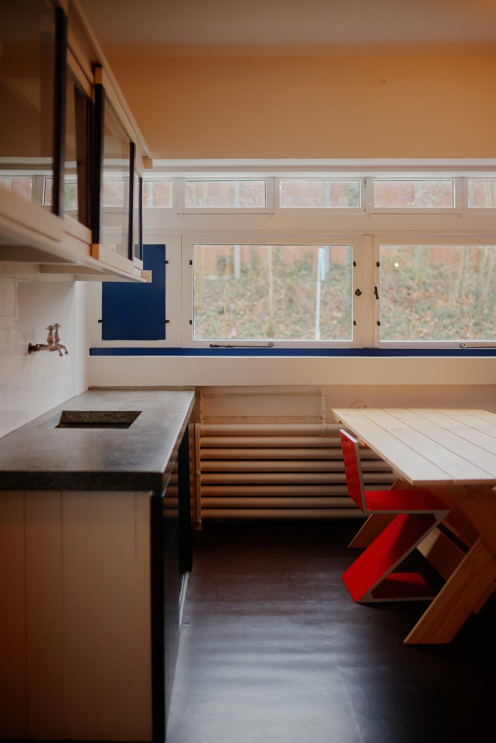 Innenraum des Rietveld Schröder Hauses – De Stijl Design von Gerrit Rietveld, fotografiert von David Altrath
