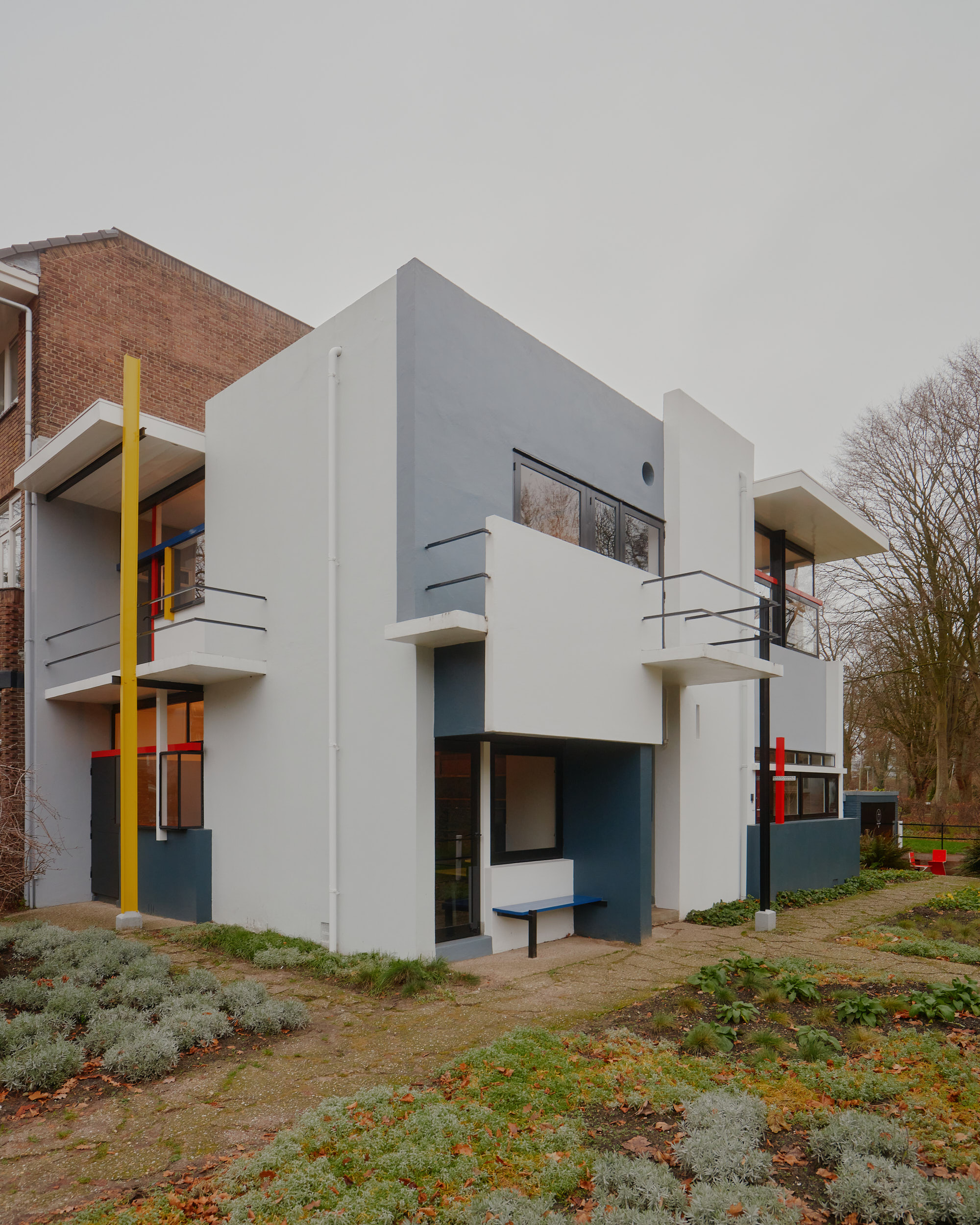 Minimalistische Fassade des Rietveld Schröder Hauses – moderne Architektur in Utrecht