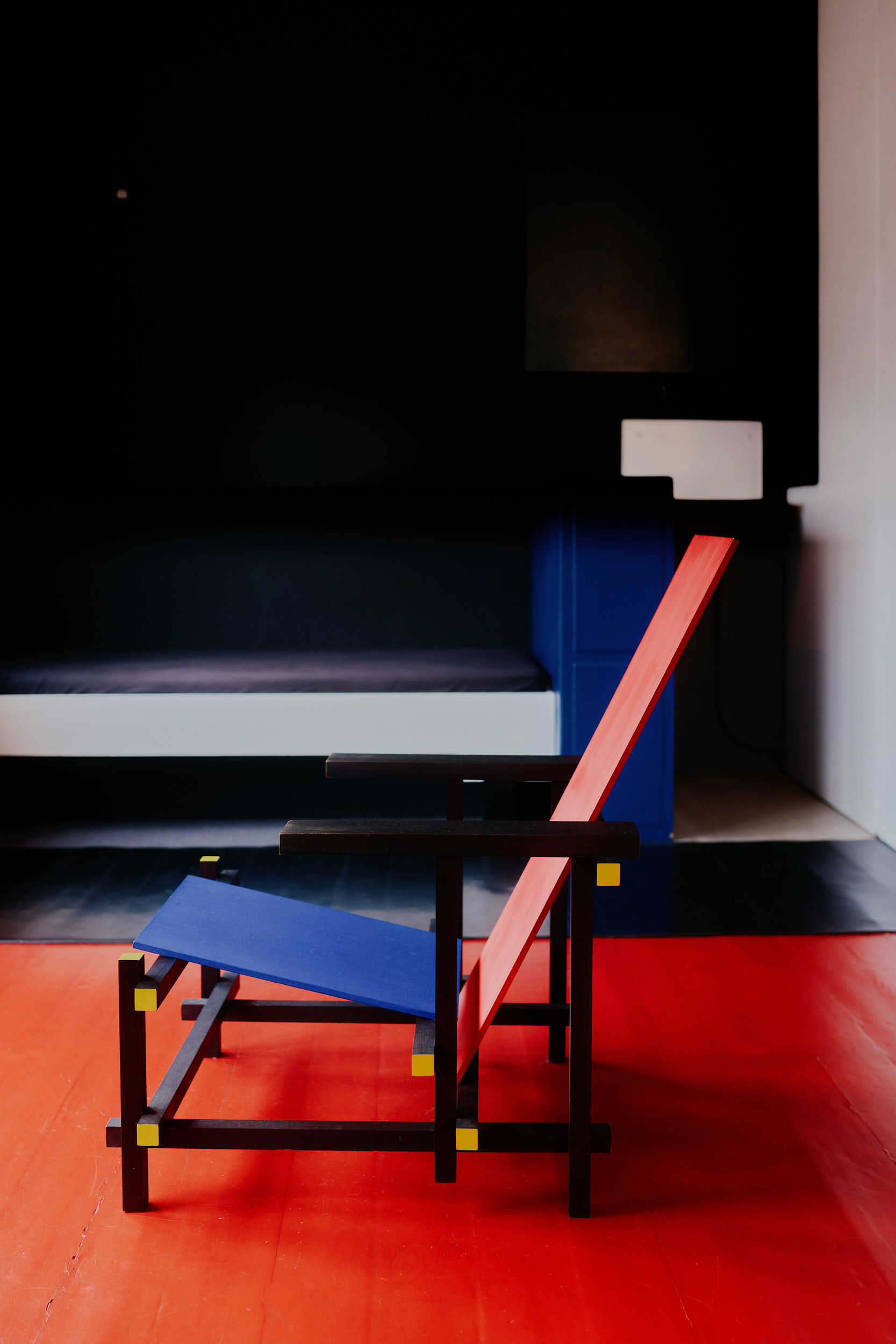 Clean lines and bold colors – the De Stijl aesthetic of Rietveld Schröder House in photography