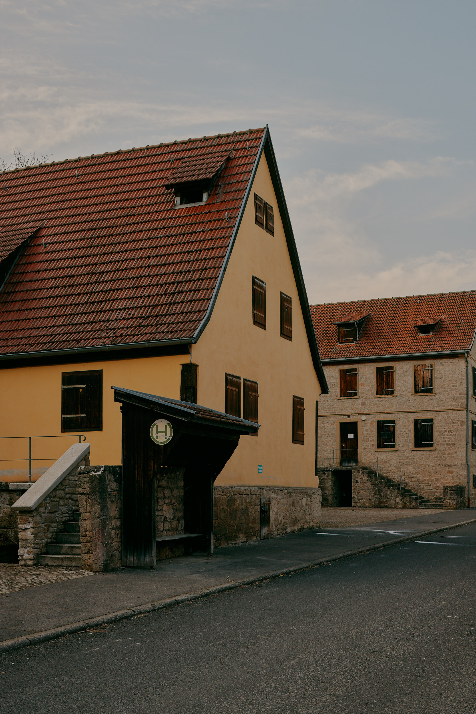 Vergessene Orte sichtbar machen: David Altrath fotografiert das Innenleben von Bonnland.