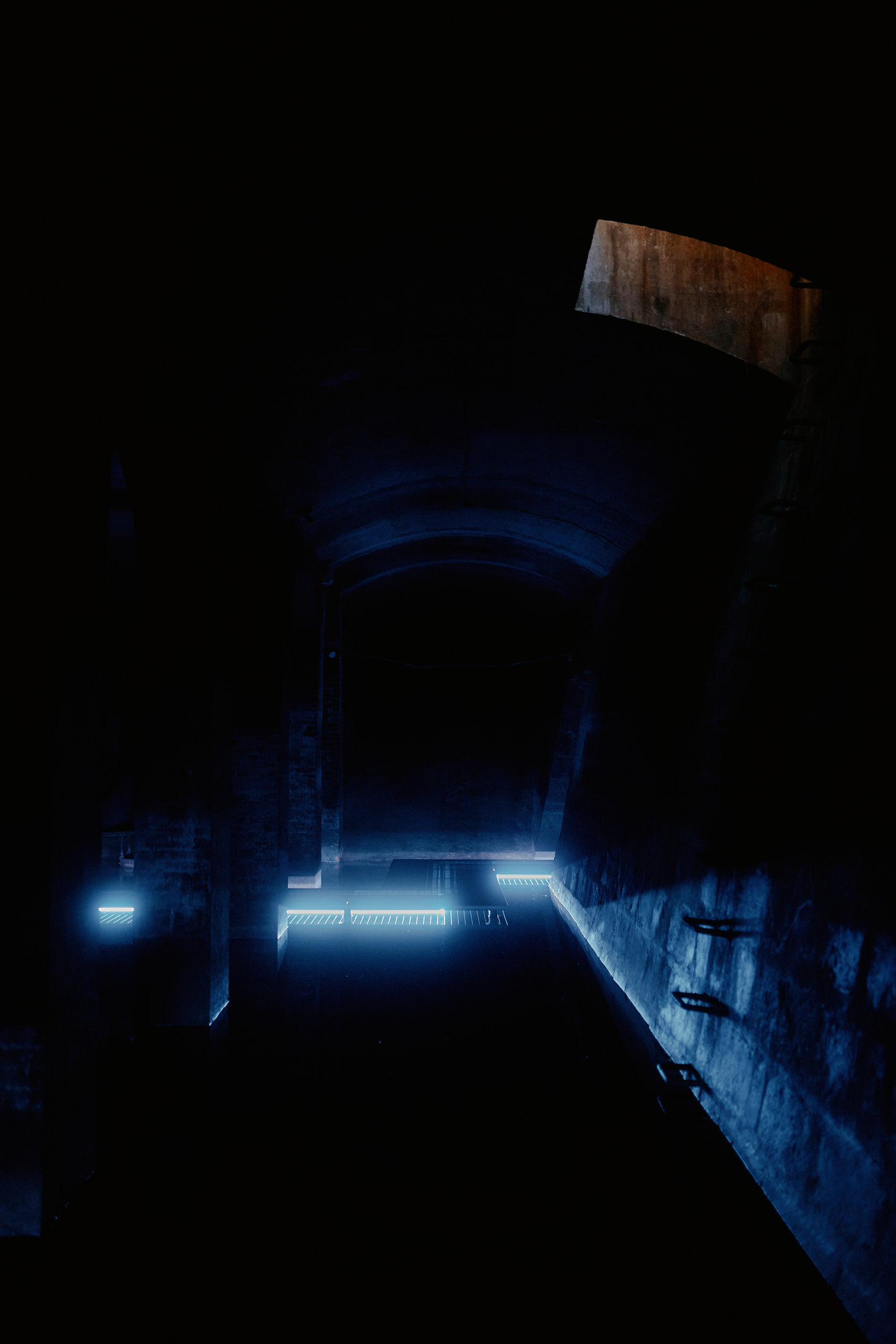 David Altrath fängt Licht und Struktur in der stillen Architektur der Cisternerne ein.