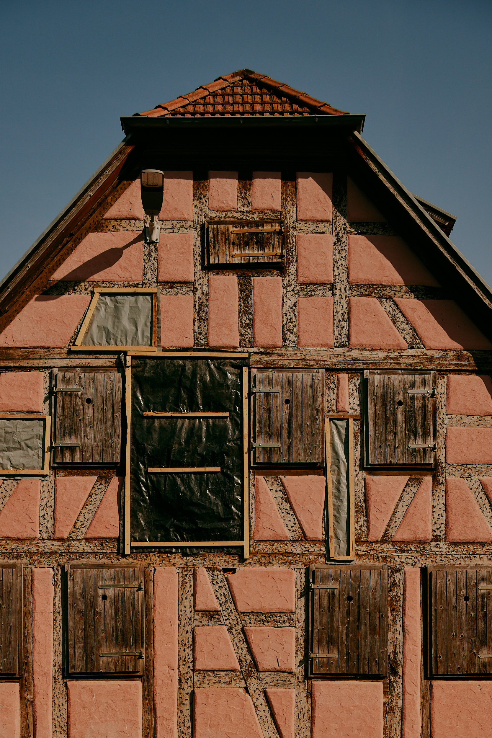 Militärische Übungskulisse in Bonnland – dokumentarisch festgehalten vom Architekturfotografen David Altrath.