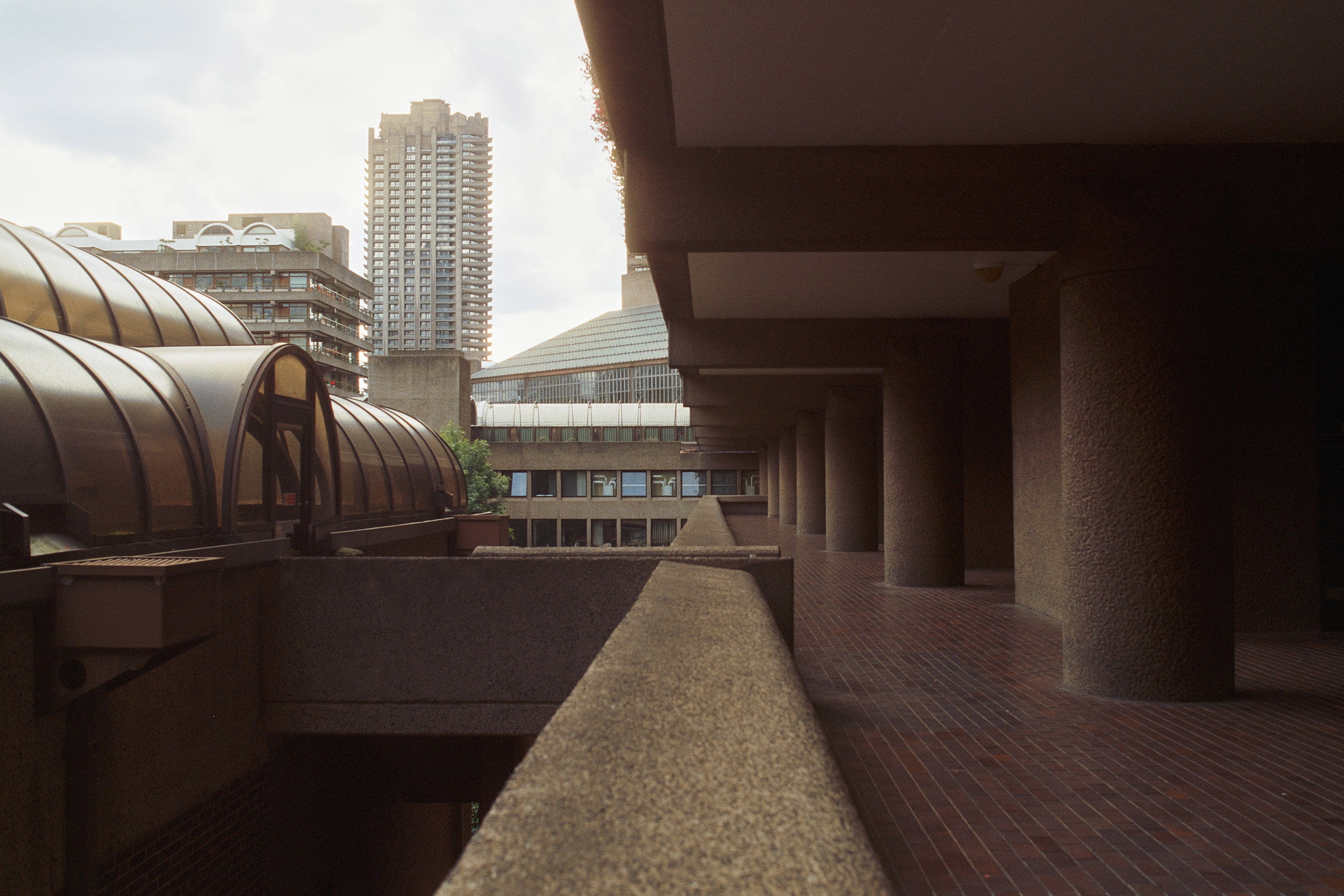 Moody urban atmosphere at the Barbican captured by Hamburg photographer David Altrath.