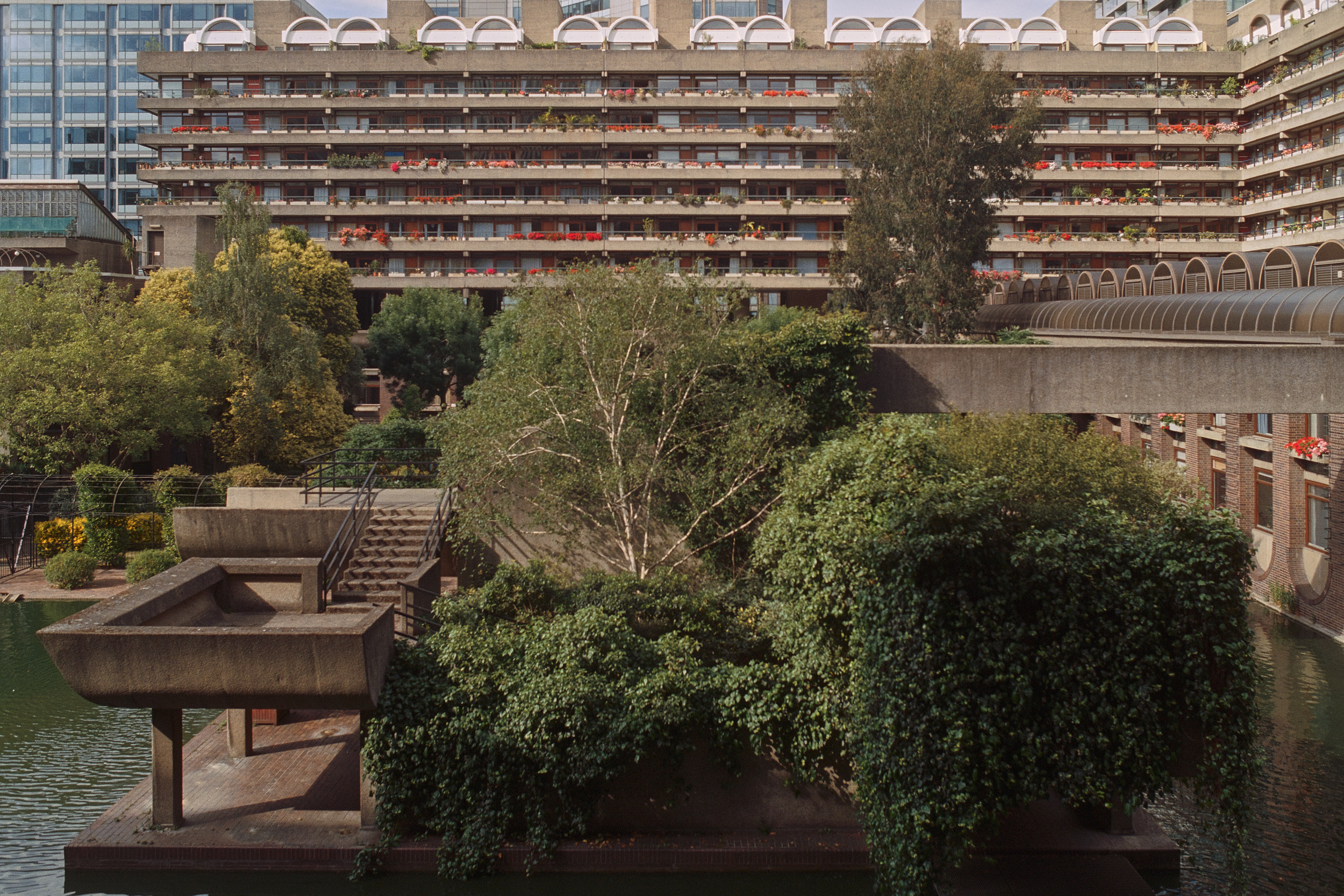 Barbican Walkways und erhöhte Wege festgehalten von Architekturfotograf David Altrath.