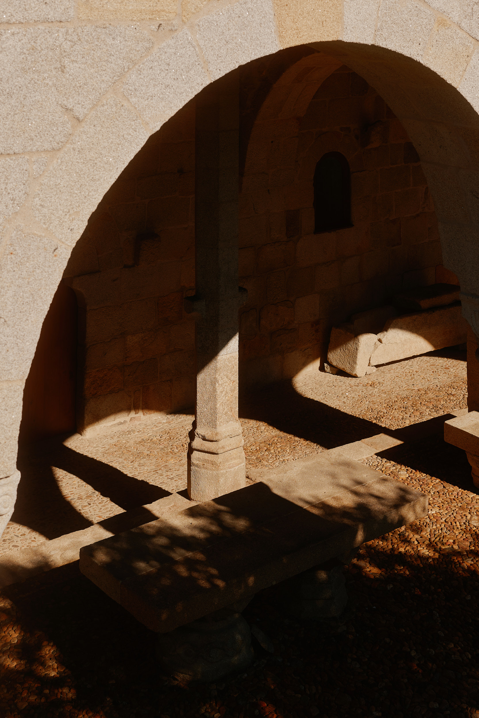Álvaro Siza Vieiras Erweiterung des Leça do Balio Klosters, fotografiert in natürlichem Licht von David Altrath