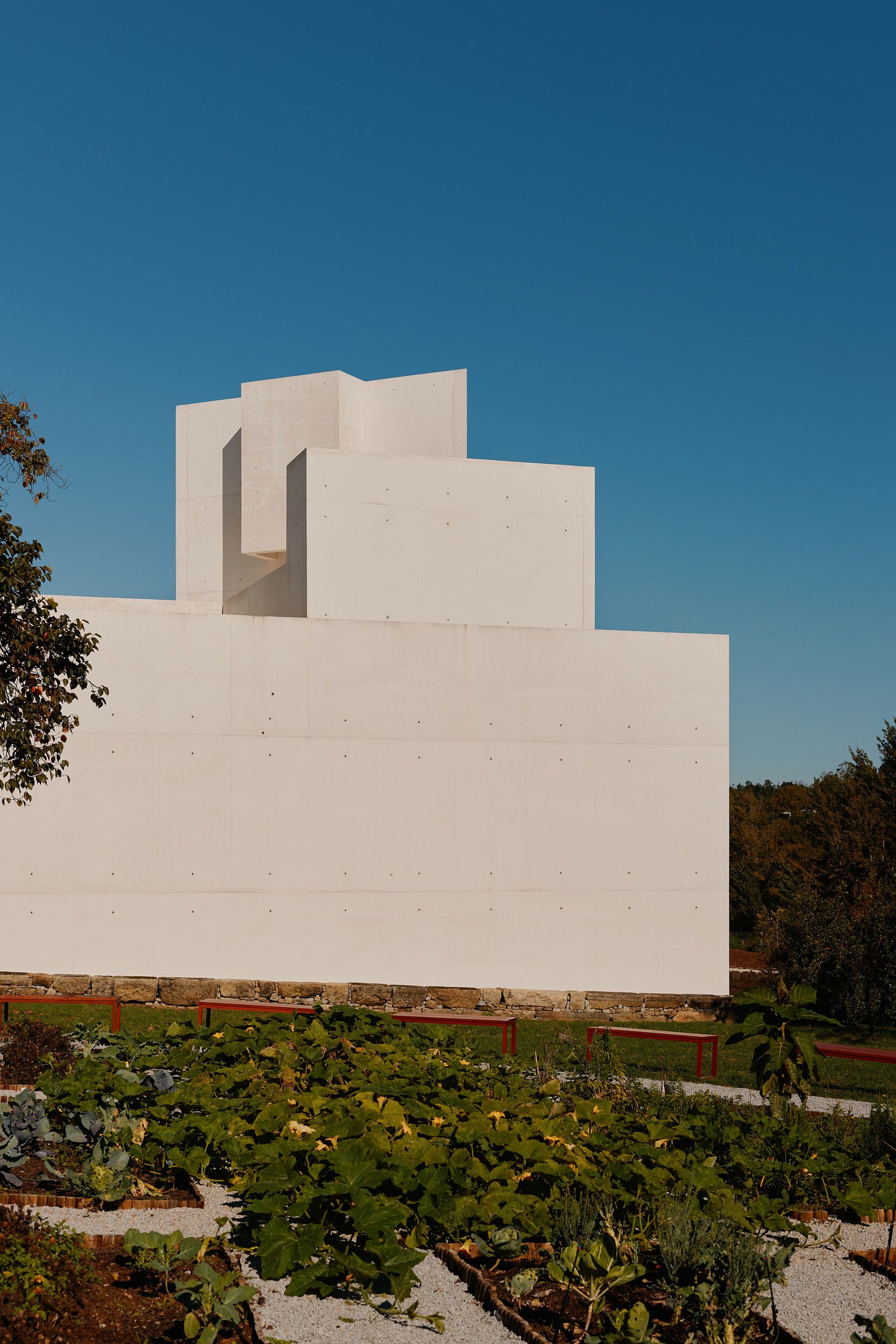 Weißbeton-Architektur des Monastery of Leça do Balio fotografiert von David Altrath, Architekturfotograf Hamburg