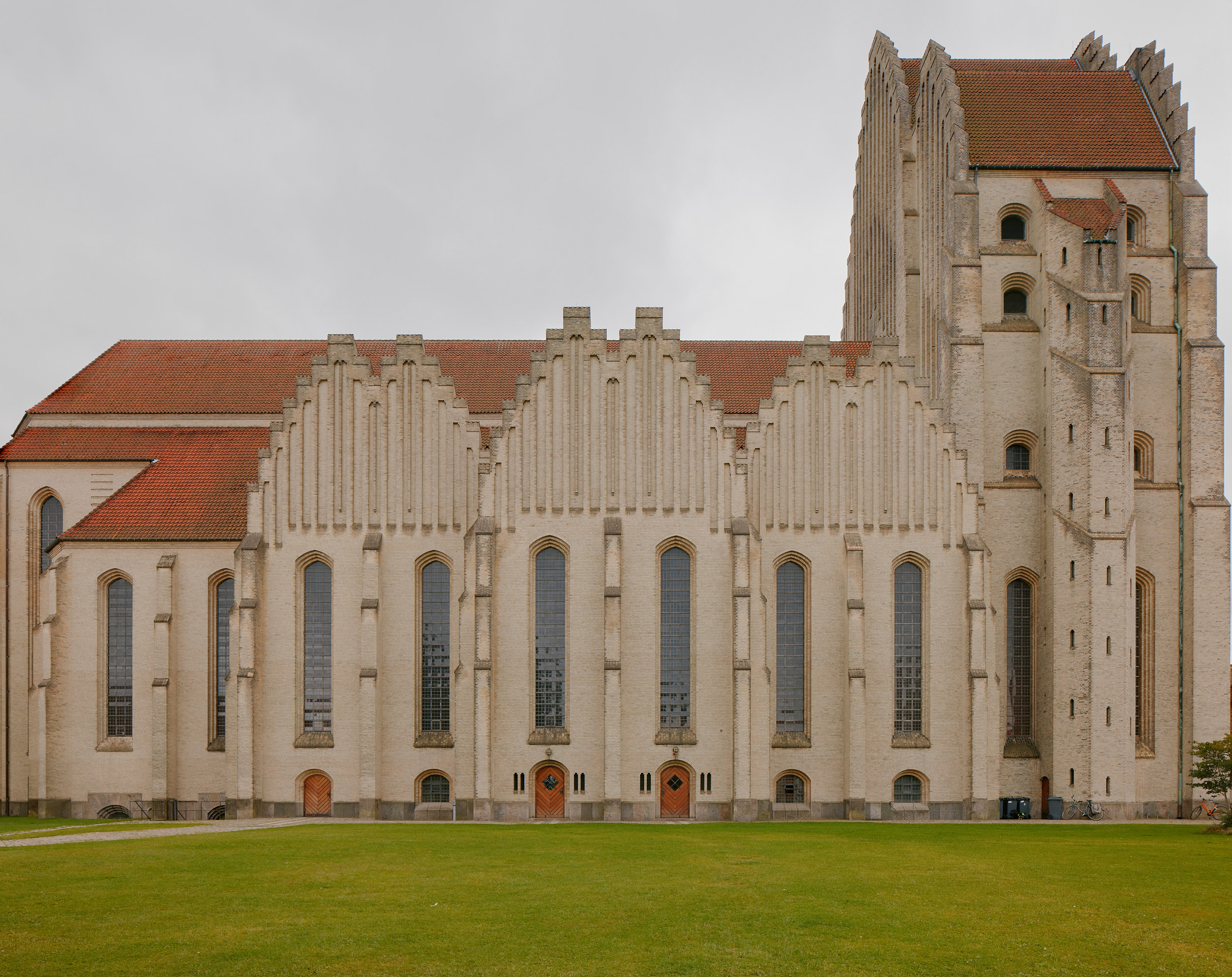 Grundtvigs Kirke als ikonisches Bauwerk der dänischen Moderne, fotografisch untersucht