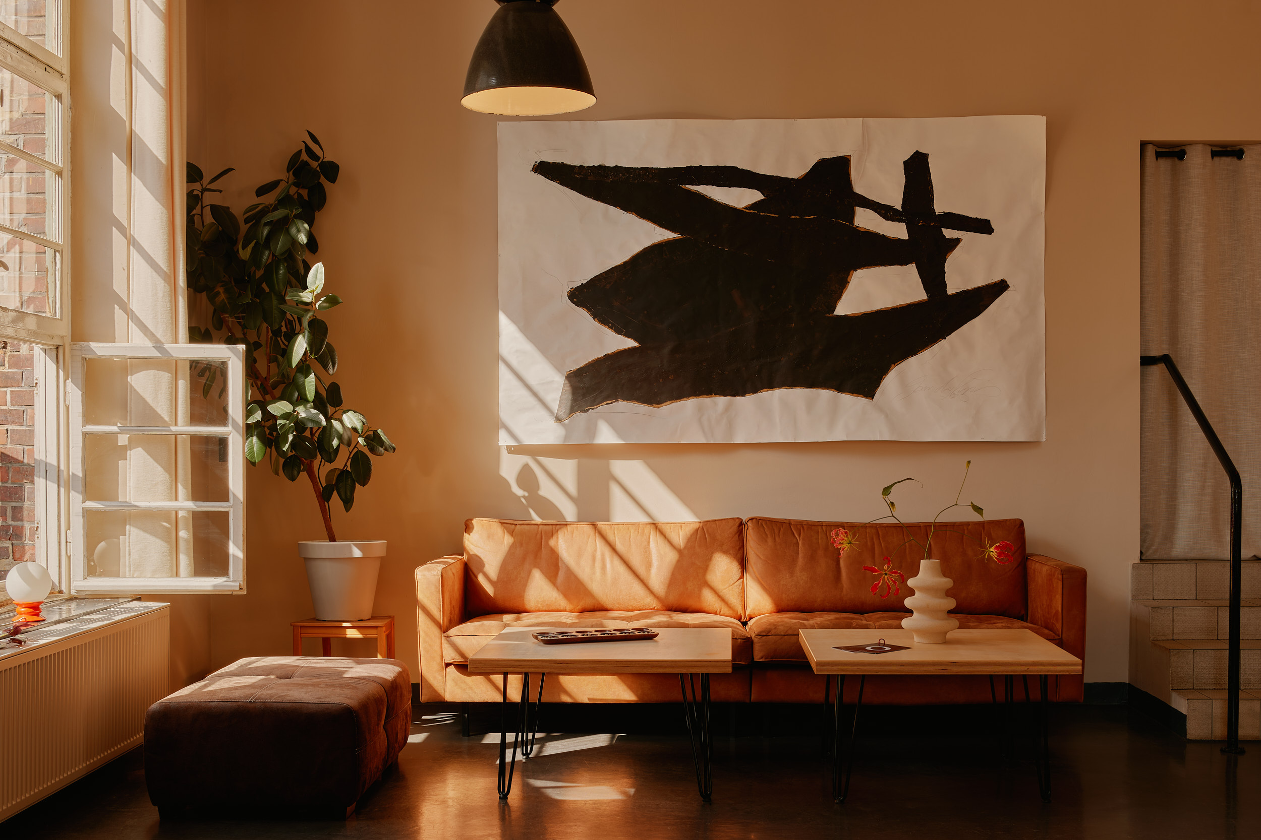 Gastronomiefotografie eines Cafés in Hamburg mit Fokus auf Licht, Raum und Atmosphäre