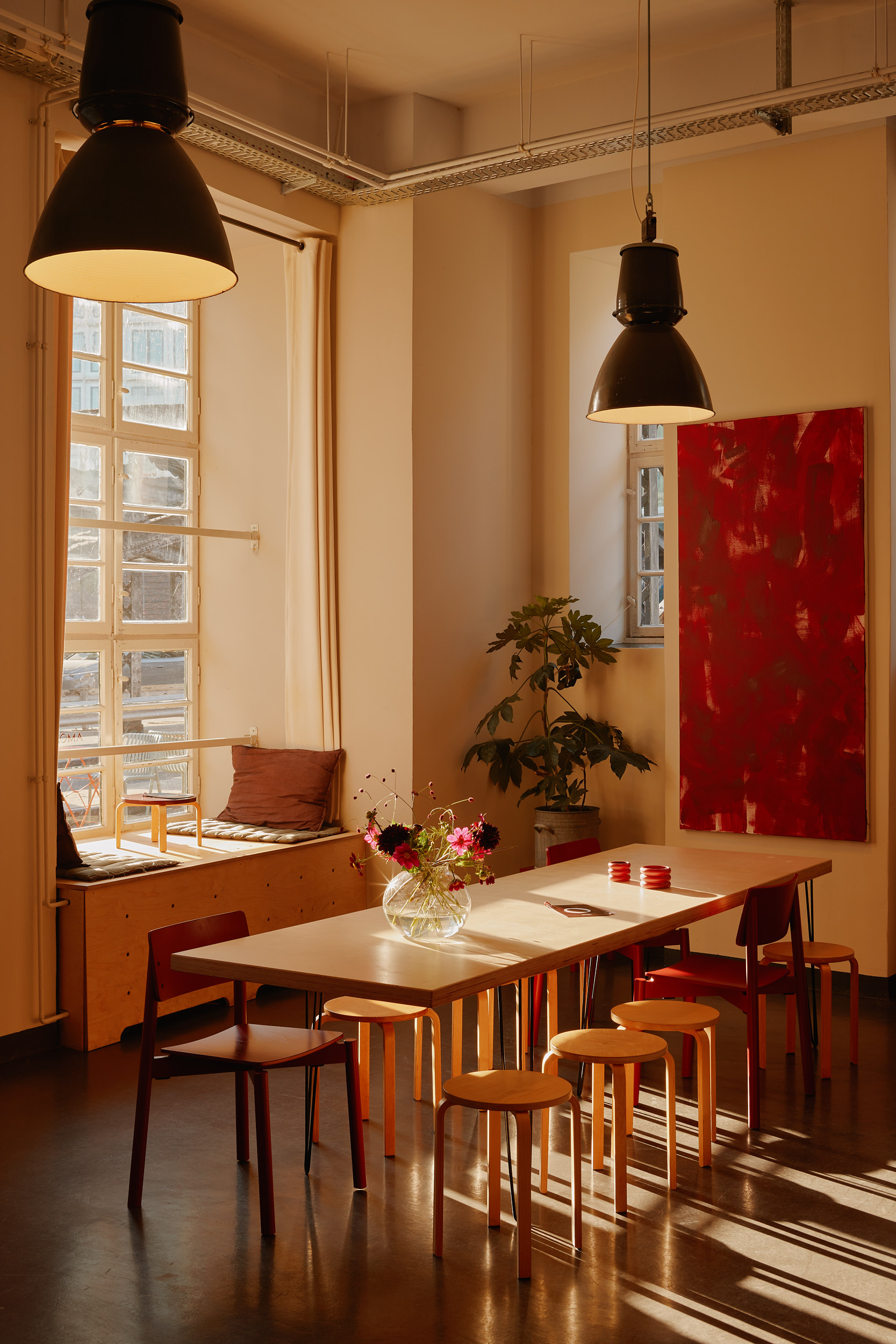 Interior and restaurant photography with calm, natural visual language