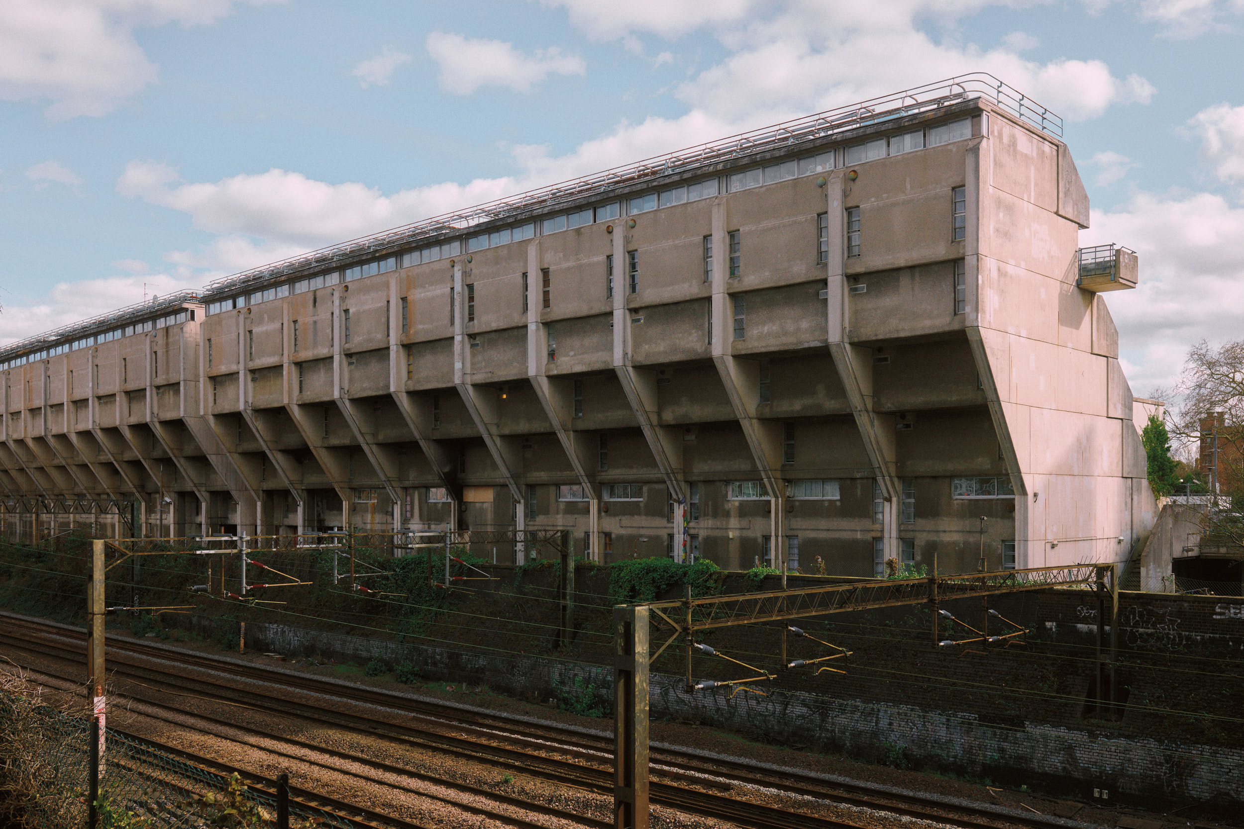 Lange Sichtachsen und Terrassen im Alexandra Road Estate