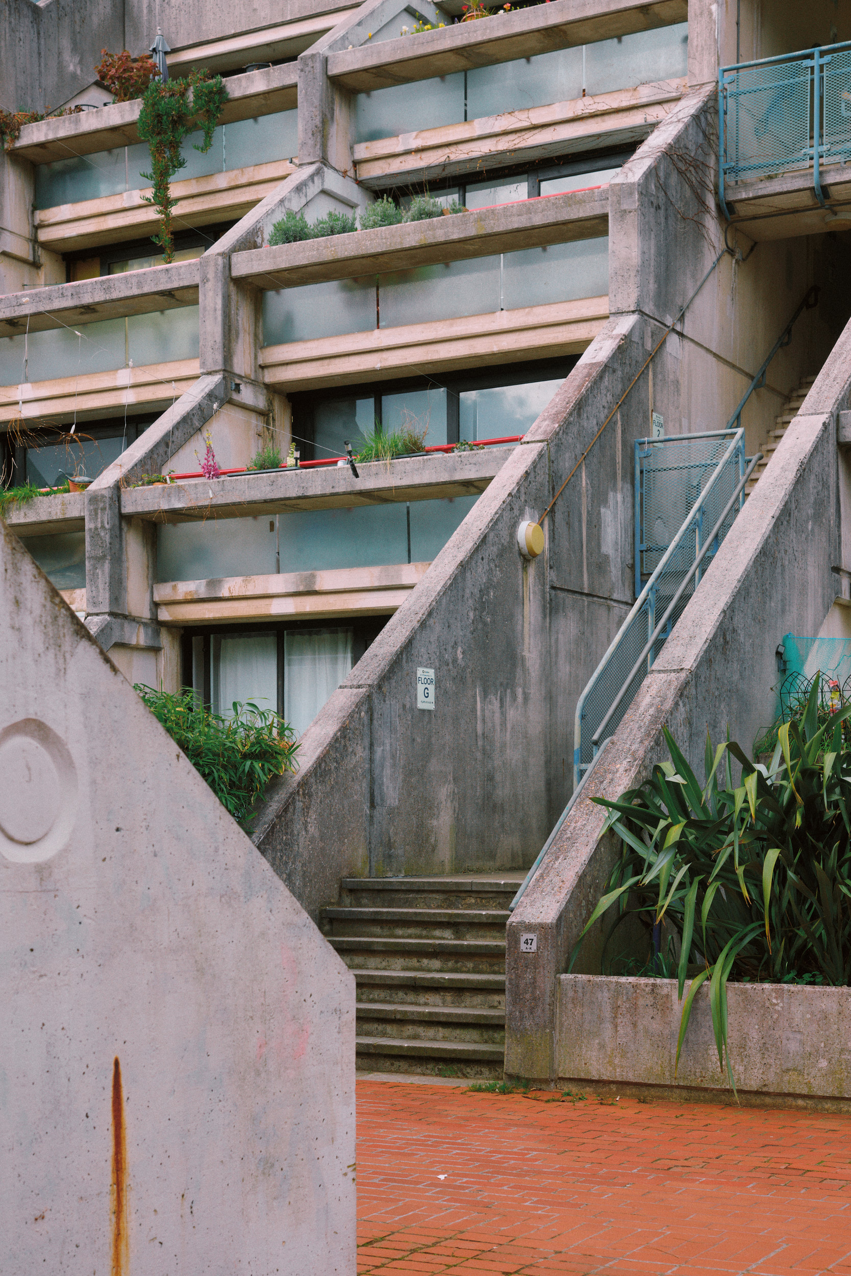 Langgezogene Fassaden des Alexandra and Ainsworth Estate