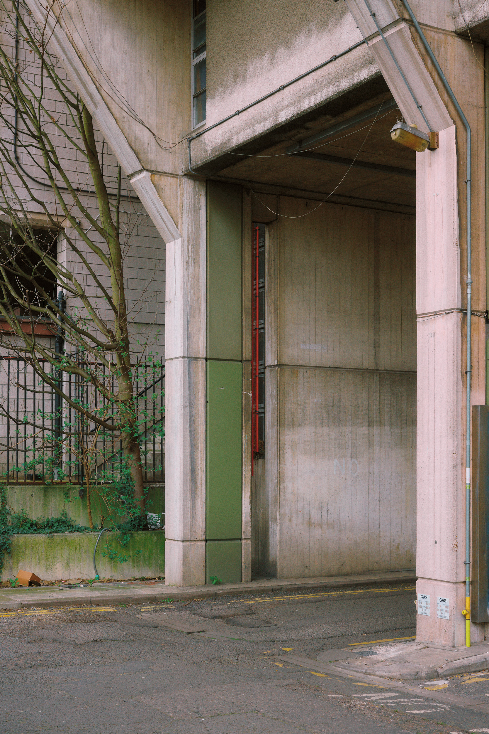 Architekturdetail der gestaffelten Wohnbauten in London