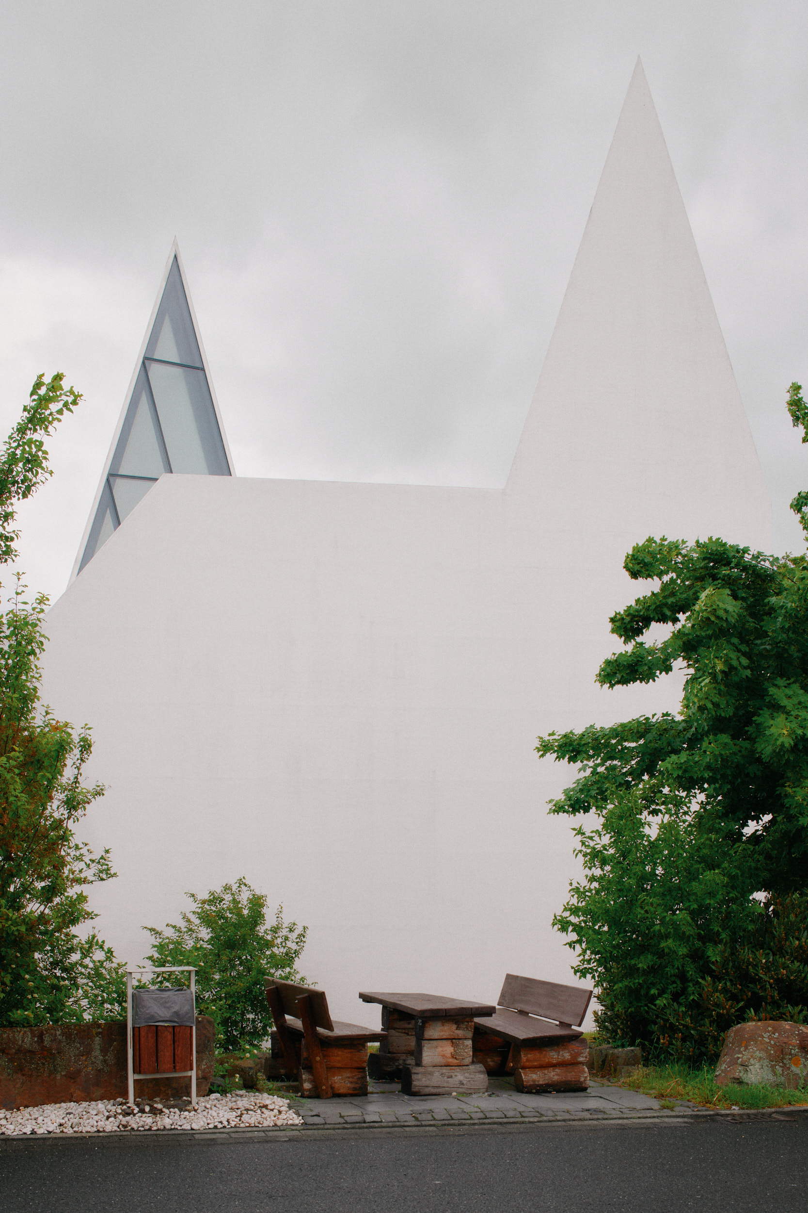 Autobahnkirche Siegerland as a place of stillness along the motorway, photographed by David Altrath.
