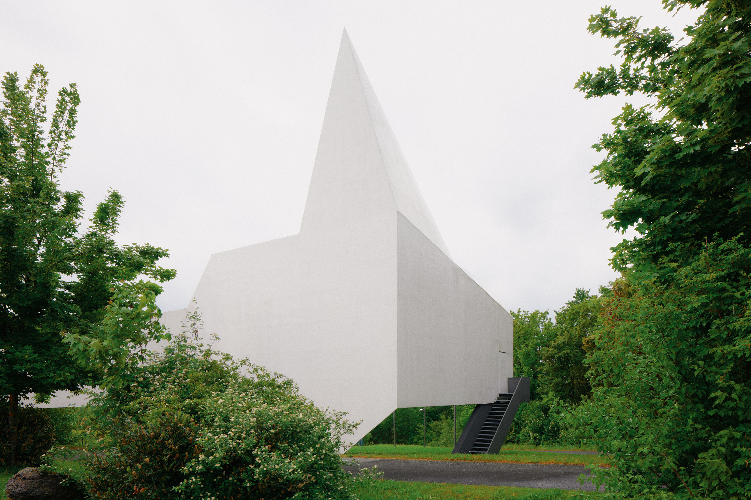 Architectural photography by David Altrath of Autobahnkirche Siegerland near Wilnsdorf, designed by schneider+schumacher.