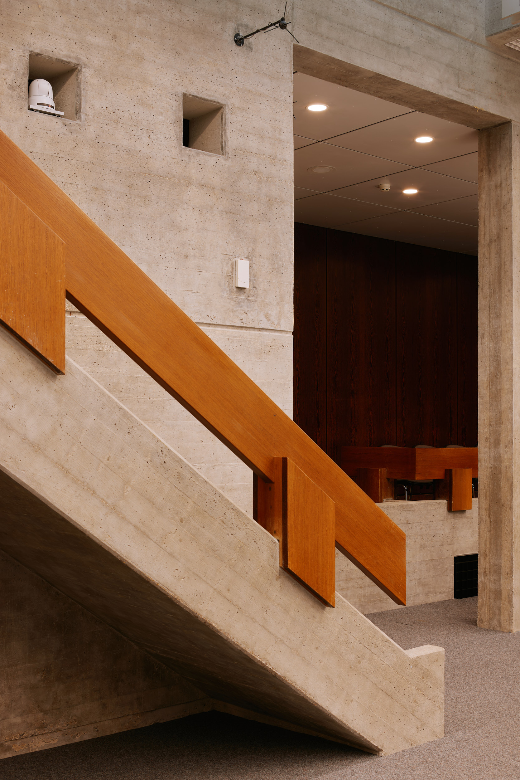 Architektonisches Detail aus Beton am Rathaus Offenbach.