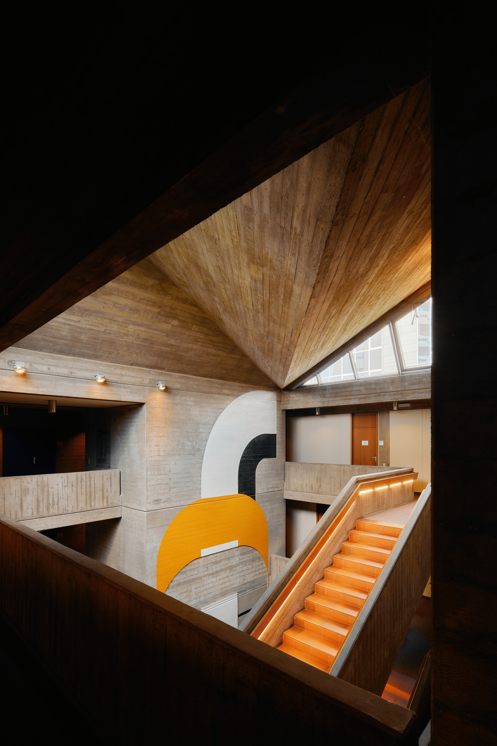 Offenbach City Hall architecture photography between Brutalism and urban space.