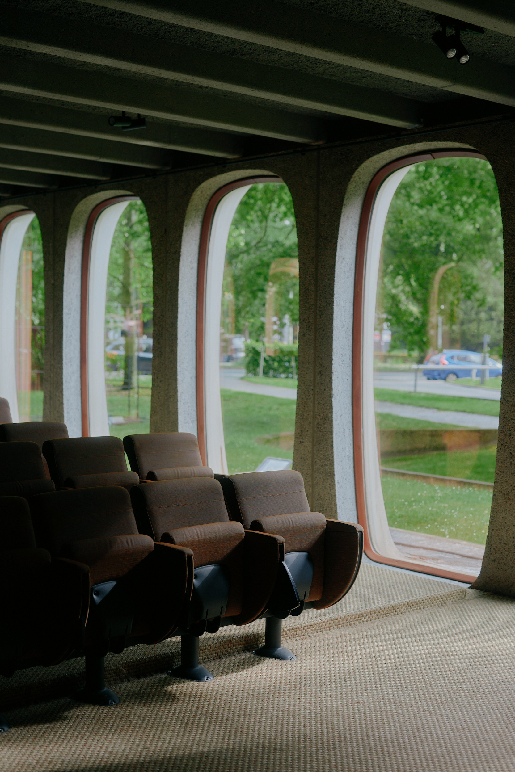 Skulpturale Architektur aus Sichtbeton im Brüsseler Stadtteil Watermael-Boitsfort